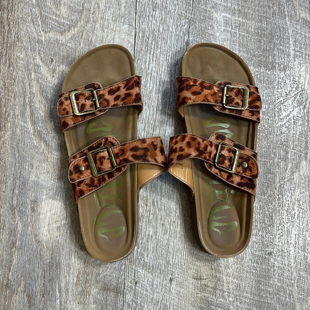 Slip on, Strappy sandals